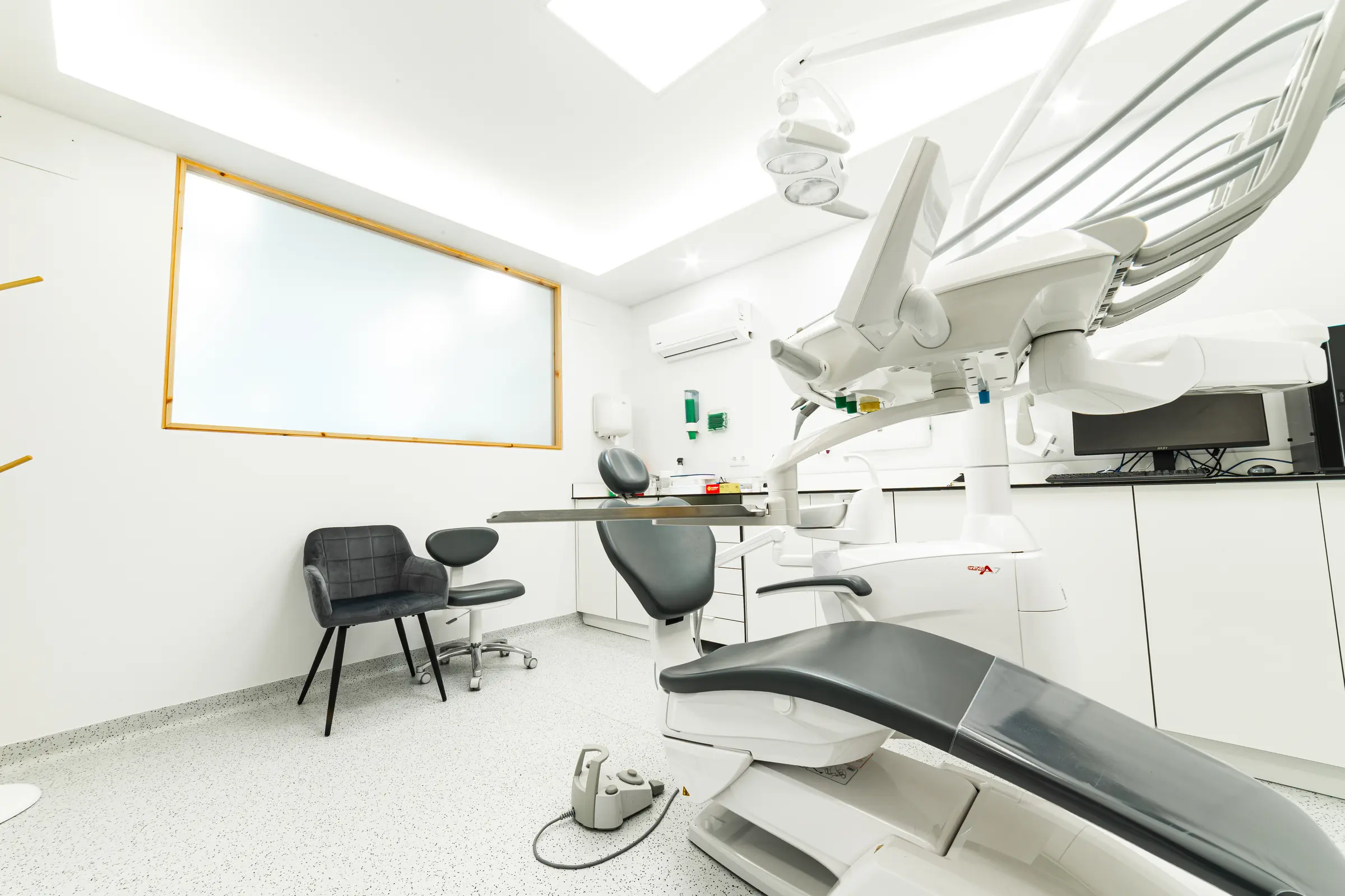 Gabinete dental equipado de Clínica Nós Dental Lugo